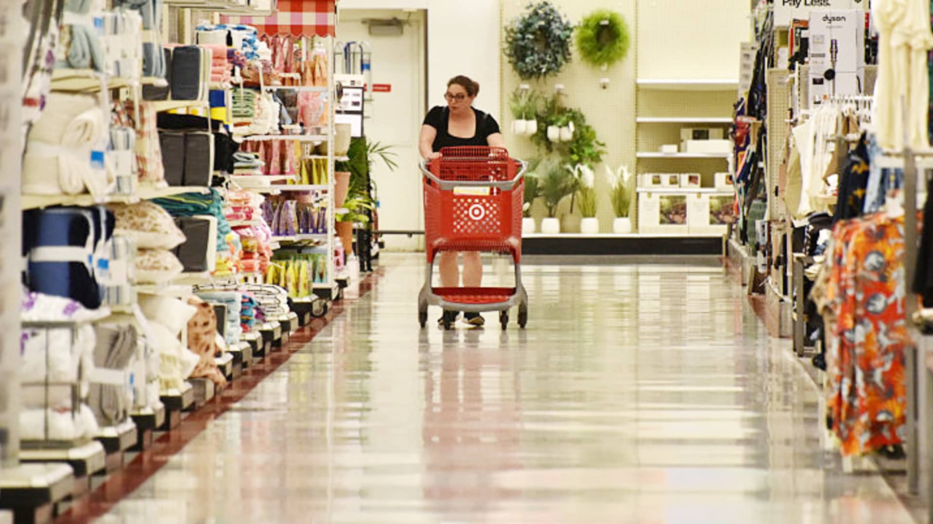 Het lezen van consumentenvertegenwoordigers rebounds naar een veel hoger niveau dan verwacht naarmate mensen over de tariefschok komen