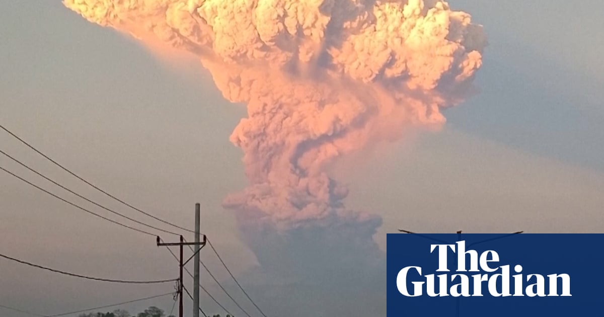 Gigantische aspluim komt op uit de Mount Lewotobi Laki-Laki Volcano in Indonesië-Video | Bali