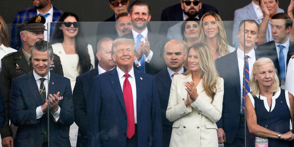 Militaire Parade begint vroeg te midden van regenval terwijl Trump zoekt en ‘geen koningen’ protesten bestrijkt