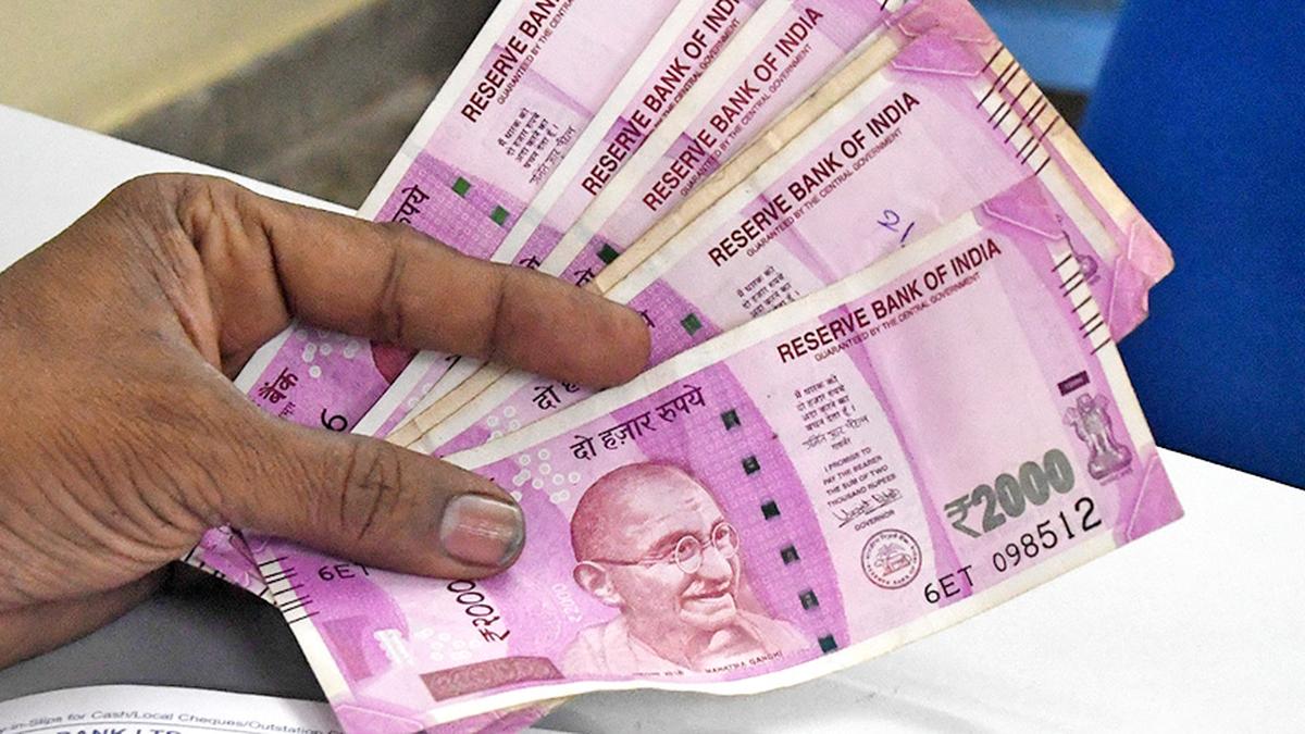 Rupee Plummets 56 Paise tot 86.08 tegen US Dollar in vroege handel