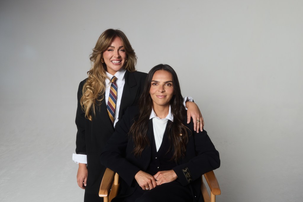 MAL GLOWENKE & MATHILDE JOURDAN LAARD GEMAAKT Media