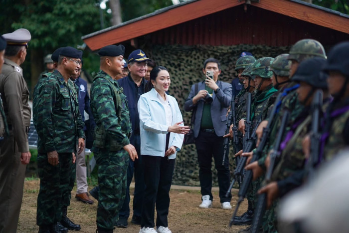 Omstreden Thaise premier zal niet stoppen, zegt feest
