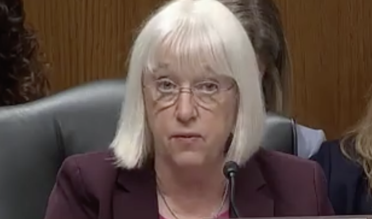 Sen Murray bespot perfect Trump om zijn budgetwet te slaan