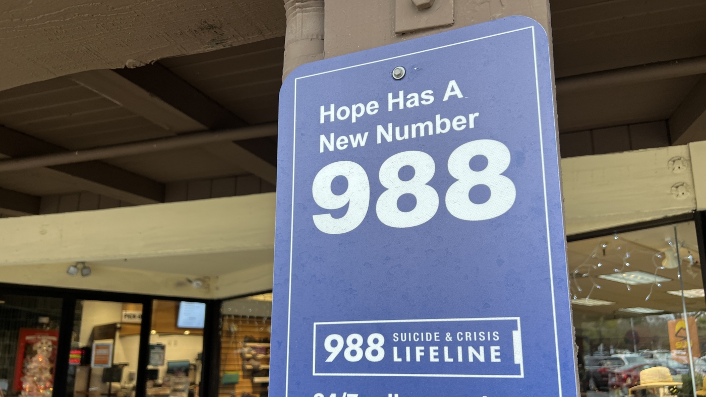 De ‘Press 3’ -optie van de 988 Lifeline voor LGBTQ+ jongeren is ontmoedigd: schoten